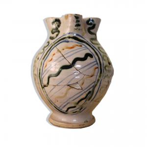Antico boccale in maiolica. Epoca fine XVI secolo.